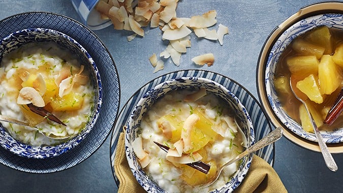 Kokosmilchreis mit Ananas in Sirup