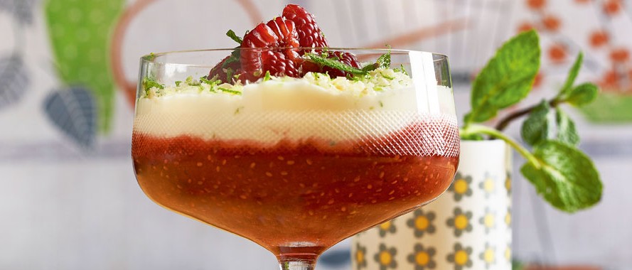 Topfen-Jogurt-Dessert mit Himbeer-Chia-Sauce
