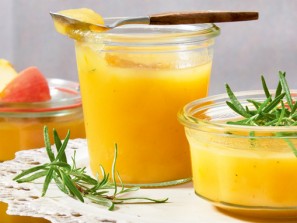 Apfelpastete mit Marzipan und Rosmarin