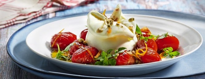 Buratta mit lauwarmen Datteltomaten