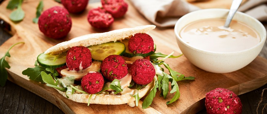 Rote-Rüben-Falafel mit Tahina