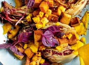 Fruchtiger Radicchio mit knusprigem Räuchertofu