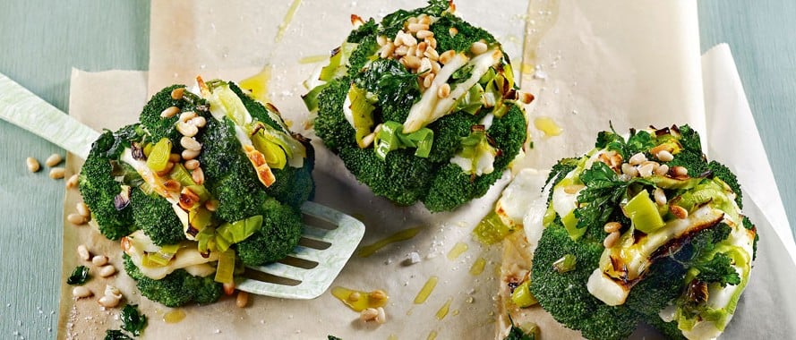 Gratinierter Brokkoli mit Lauch und Halloumi