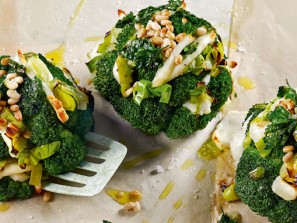 Gratinierter Brokkoli mit Lauch und Halloumi