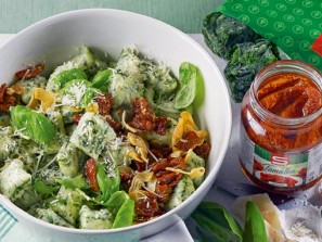 Kartoffel-Spinat-Gnocchi mit eingelegten Tomaten