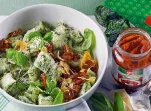 Kartoffel-Spinat-Gnocchi mit eingelegten Tomaten