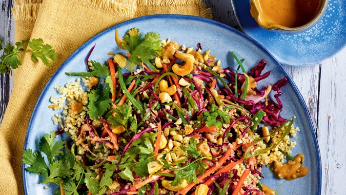 Knuspriger Cashew-Thai-Salat