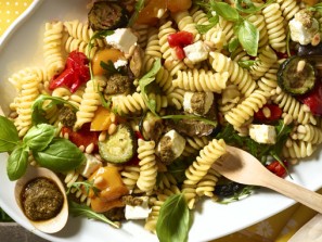 Mediterraner Nudelsalat