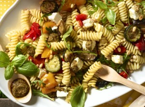 Mediterraner Nudelsalat
