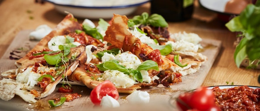 Nenis Pizza mit Büffelmozzarella