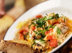 Shakshuka mit Melanzani und Ziegenkäse 