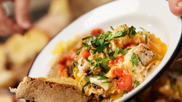 Shakshuka mit Melanzani und Ziegenkäse 