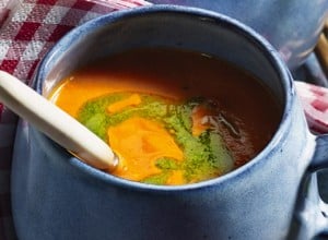Toskanische Tomatensupper mit Basilikumöl