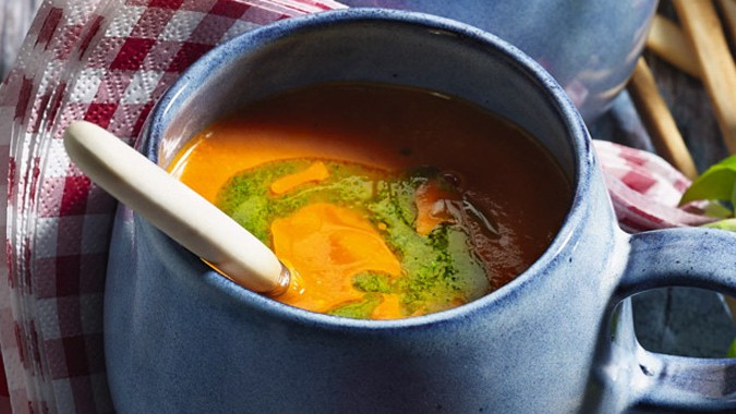 Toskanische Tomatensupper mit Basilikumöl