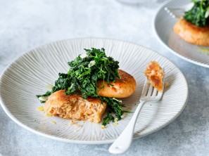 Lachslaibchen mit Blattspinat