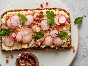 Erdäpfelkas mit Speck