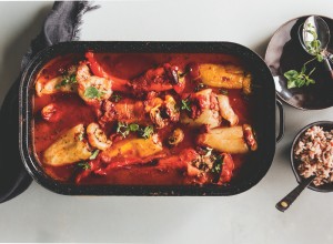 Gefüllte Paprika in Tomatensauce