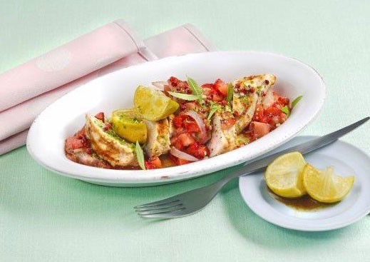 Gegrilltes Hühnerfilet mit Erdbeeren