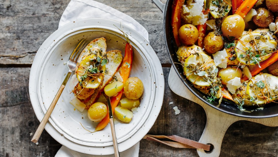 Hendlbrüstchen mit Kräutern, Gemüse und Parmesan