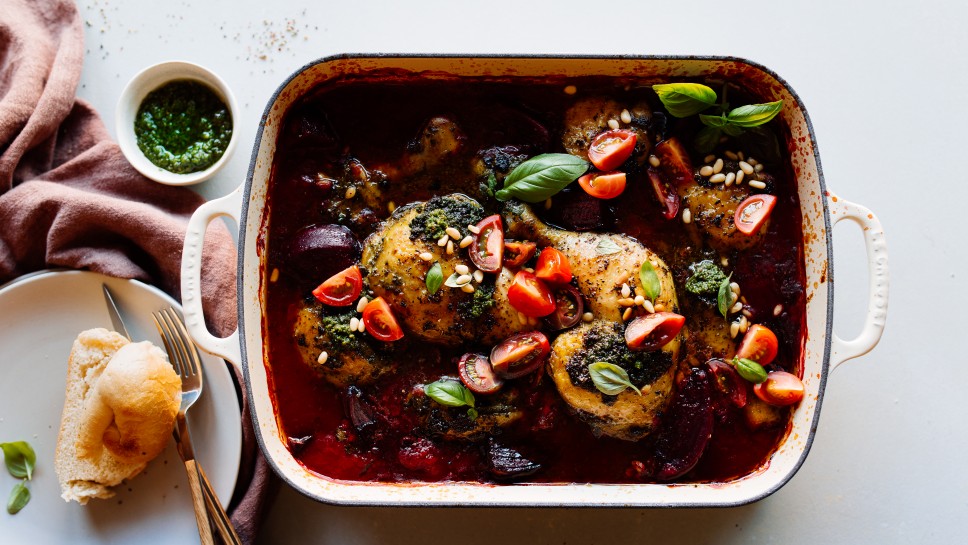 Hendlkeulen mit Kräutern, Gemüse und Parmesan