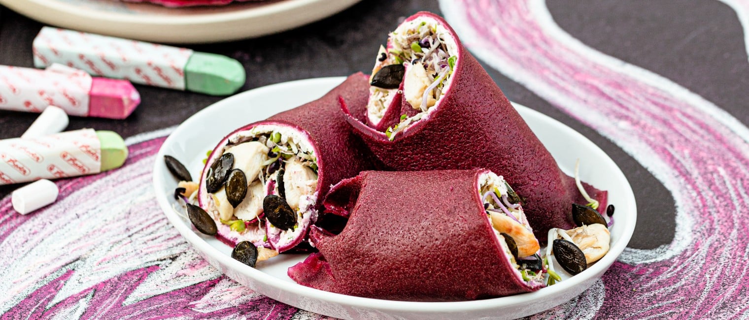 Pinke Palatschinken mit Hendl