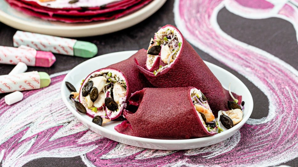 Pinke Palatschinken mit Hendl