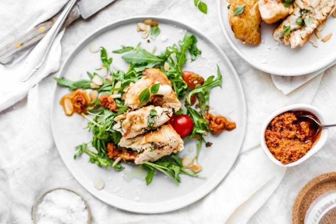 Gefüllte Hühnerbrust mit Mozzarella und Pesto