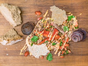 Pulled Beef auf Hummus, NENI, Haya Molcho 