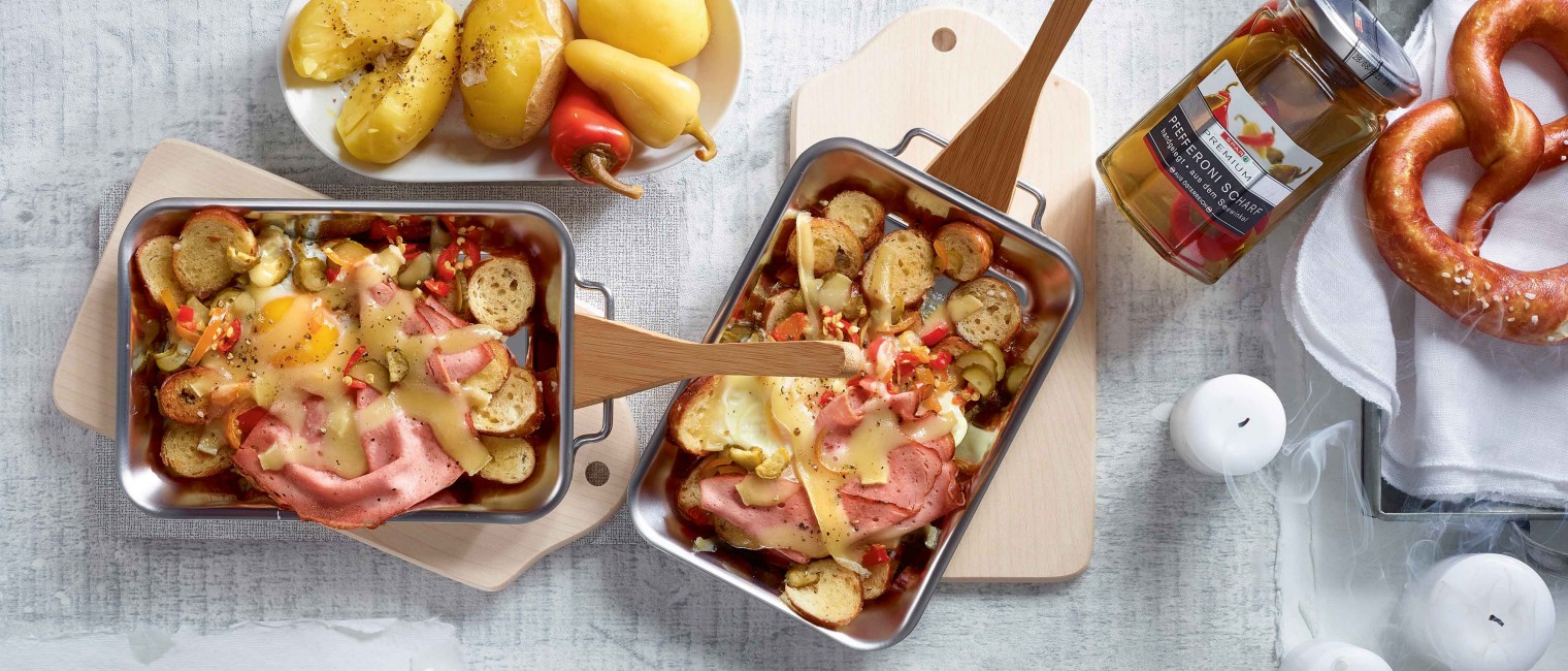 Raclette mit Brezeln, Ei und Leberkäse