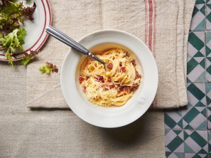 Spaghetti Carbonara mit Bergkäse und Speck