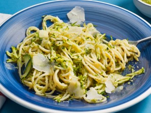 Spaghetti mit Zucchinipesto