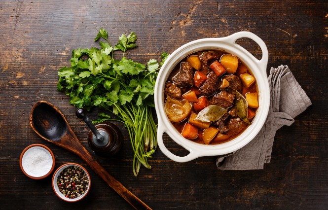 Kartoffelgulasch vom Rind; Stockfoto