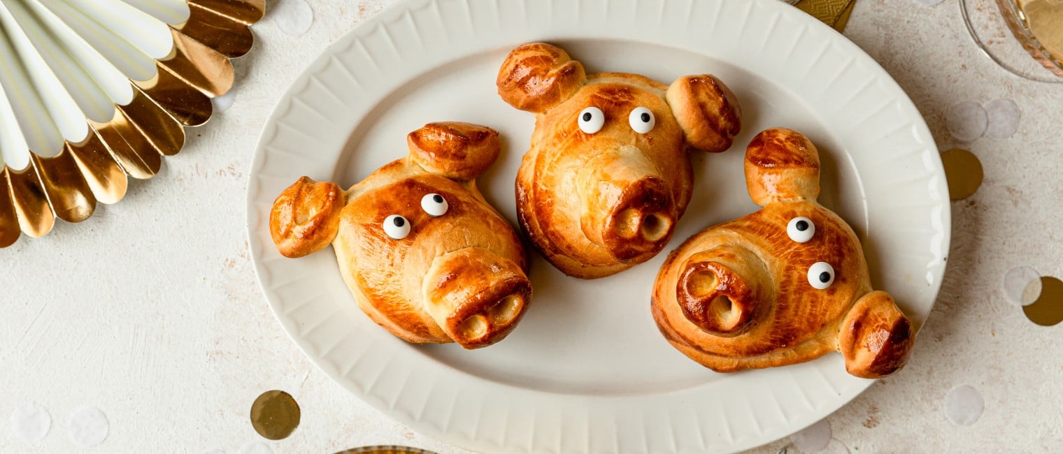 Glücksschweinchen aus Germteig, Backen mit Christina