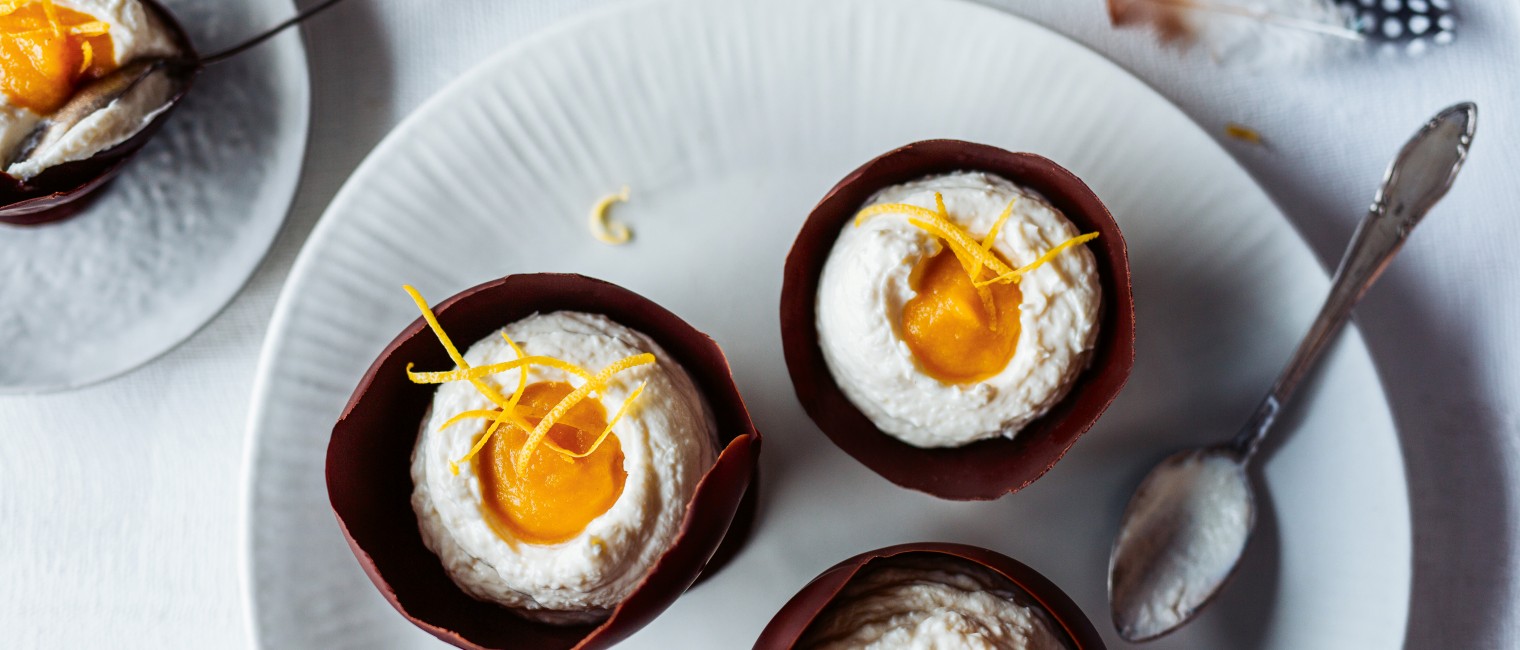 Schokoladenschale mit Topfencreme und Apfel-Mango-Mus