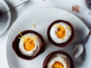 Schokoladenschale mit Topfencreme und Apfel-Mango-Mus