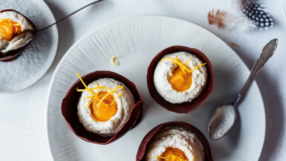 Schokoladenschale mit Topfencreme und Apfel-Mango-Mus