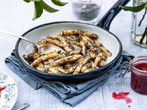 Mohnnudeln mit Zwetschkenröster Mohnnudeln mit Zwetschkenröster