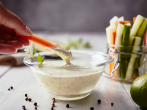 Crudités-Dip mit Avocado und Limette