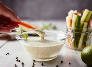 Crudités-Dip mit Avocado und Limette