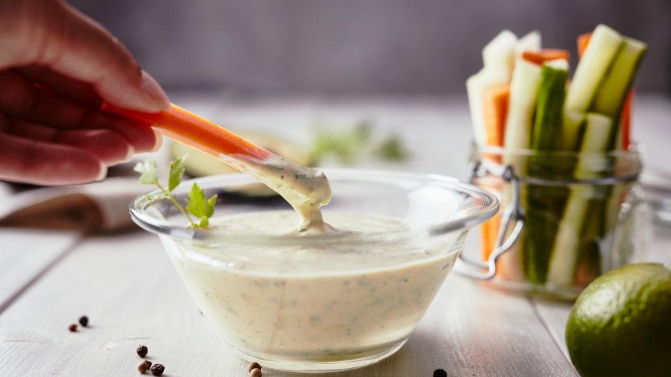 Crudités-Dip mit Avocado und Limette