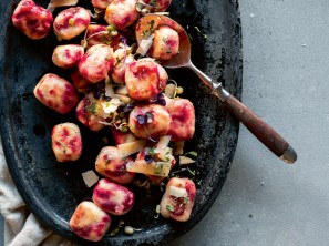 Gnocchi mit Rüben, Parmesan und Sprossen