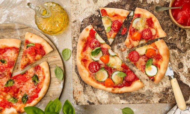 Klassische Pizza mit „Napoli“