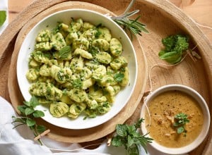 Kräuter-Gnocchi mit Steinpilzsauce