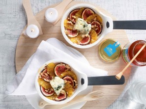 Raclette mit Orangen, Feigen, Blauschimmelkäse und Honig