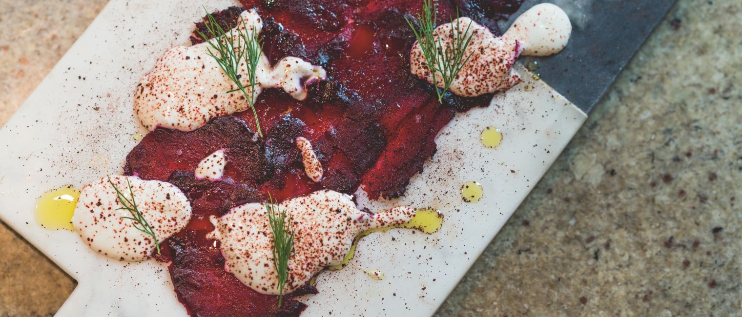 Rote-Rüben-Carpaccio mit Sauerrahm-Sauce