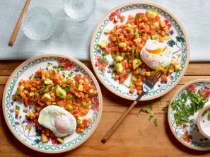 Süßkartoffel-Gröstl mit pochiertem Ei