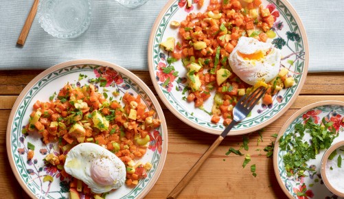 Süßkartoffel-Gröstl mit pochiertem Ei Süßkartoffel-Gröstl mit pochiertem Ei