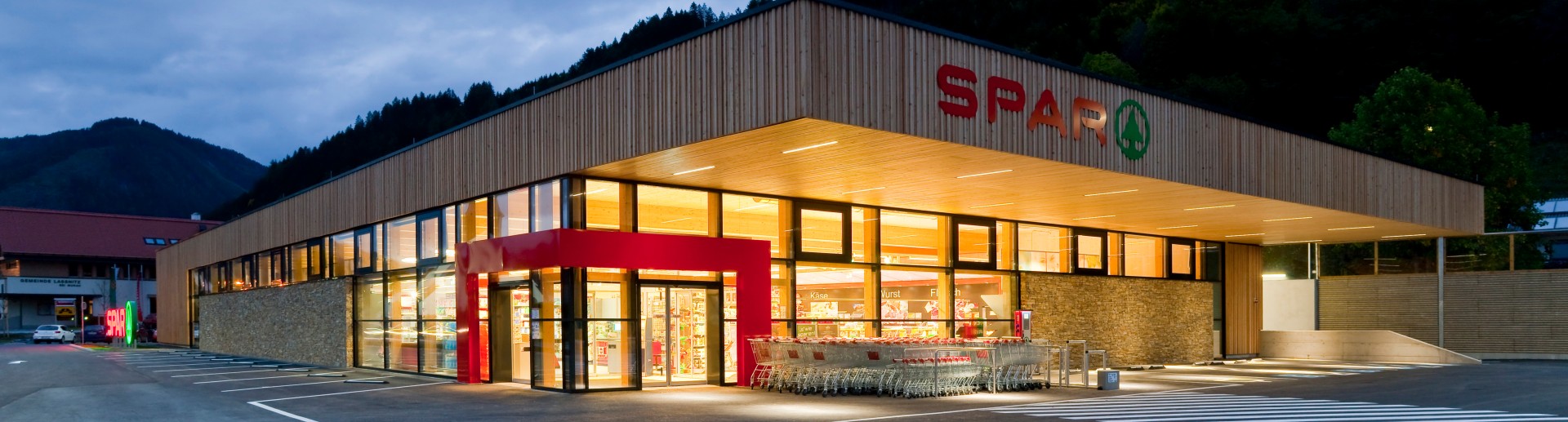 SPAR Klimaschutzmarkt in Murau bei Nacht