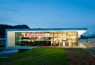 Sparfiliale Kufstein nachts