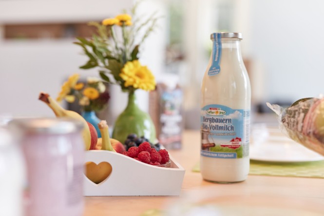 SPAR Natur*pur Bergbauern Vollmilch in der Mehrwegflasche